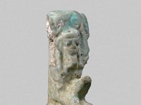Aeg F 125  Aeg F 125, 30. Dynastie, Schu, Helle grünblaue Fayence, H 3,6 cm, B 1,7 cm, T 2,0 cm : Bestandskatalog Ägypten, Museumsfoto: Claus Cordes